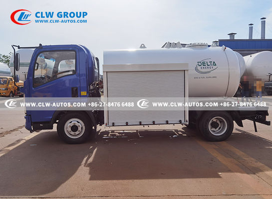 HOWO 5000liters 2.5T LPG Bobtail Truck With Dispenser Cooking Gas Tanker