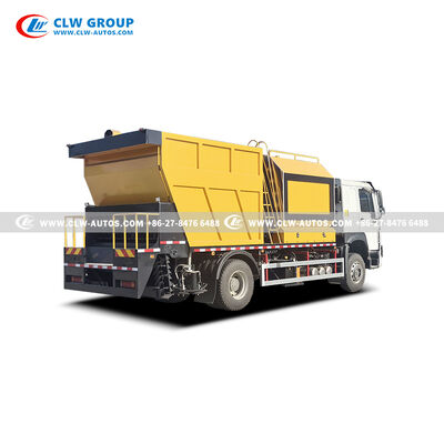 Sinotruk HOWO 4x2 Synchronous Chip Sealer with PLC Control and Large Insulated Asphalt Tank for Durable Pavement Preservation