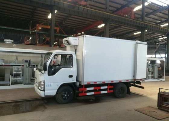ISUZU 2 Tons Ice Box Truck , Refrigerated Cold Room Truck For Frozen Fish Transportation