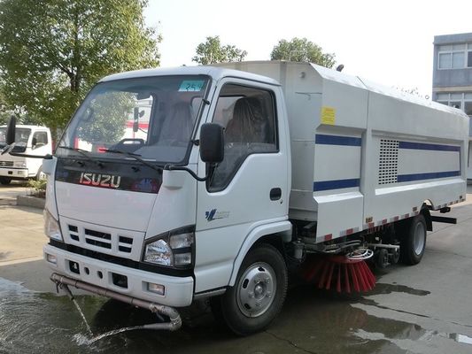 Isuzu Vacuum Road Sweeper Truck 4 Tons 4000 Liters With 5cbm Dust Bin
