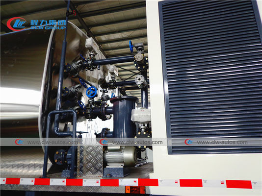 Howo 8X4 371HP 8000 Liters Asphalt Tank 12CBM Gravel Bucket