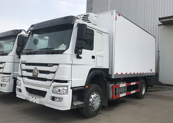 HOWO 4x2 6 Wheeler Refrigerated Box Truck With Thermo King Freezer