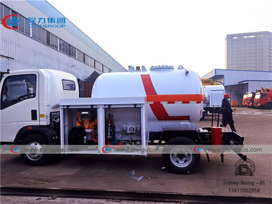 4000L Sinotruk HOWO 4x2 LPG Bobtail Tanker Truck With Flow Meter